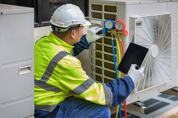 Professional Hvac technician working in Hampton, KY